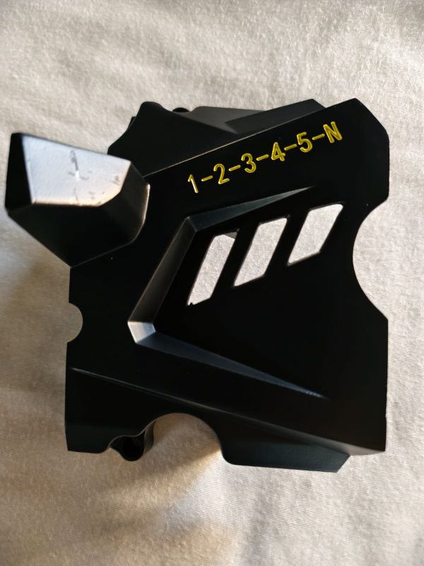 крышка звезды  WY Чёрный цвет